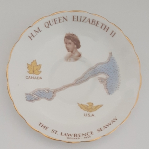 1959 H.M. Queen Elizabeth II saucer - Picture 3 of 11